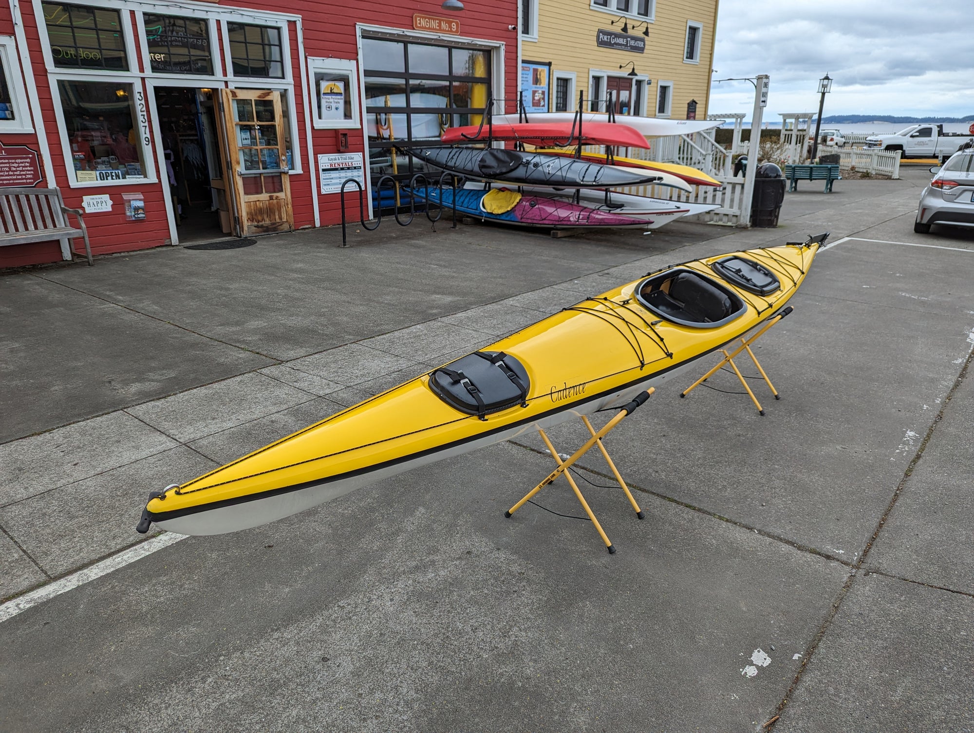 Used MAINSTREAM IMPRESSIONS 12 FT W/PADDLE 12Ft Kayaks Kayaks